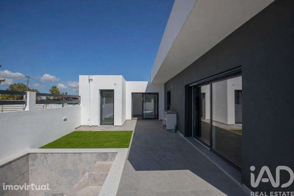 Casa T4 em Fernão Ferro de 106,00 m2 - Grande imagem: 3/30