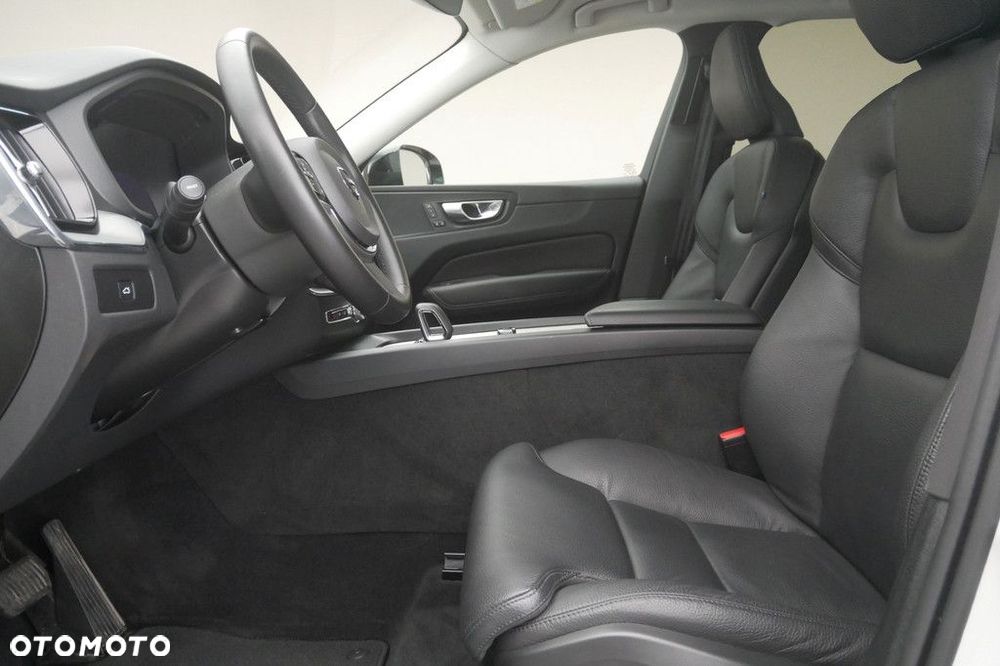 Volvo XC 60 B4 D AWD Plus Dark - 12