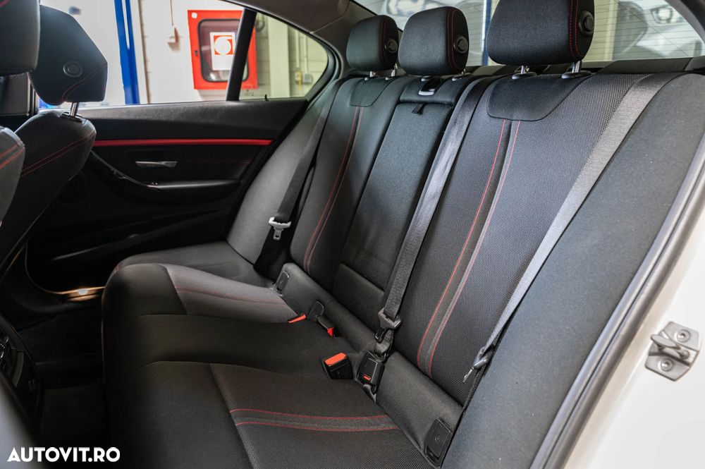 BMW Seria 3 325d Aut. Sport Line - 7
