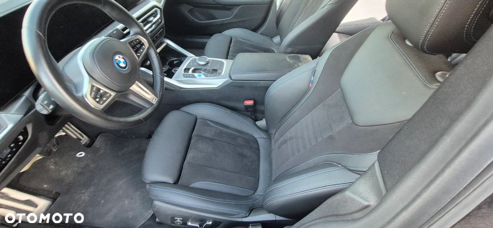 BMW i4 - 22