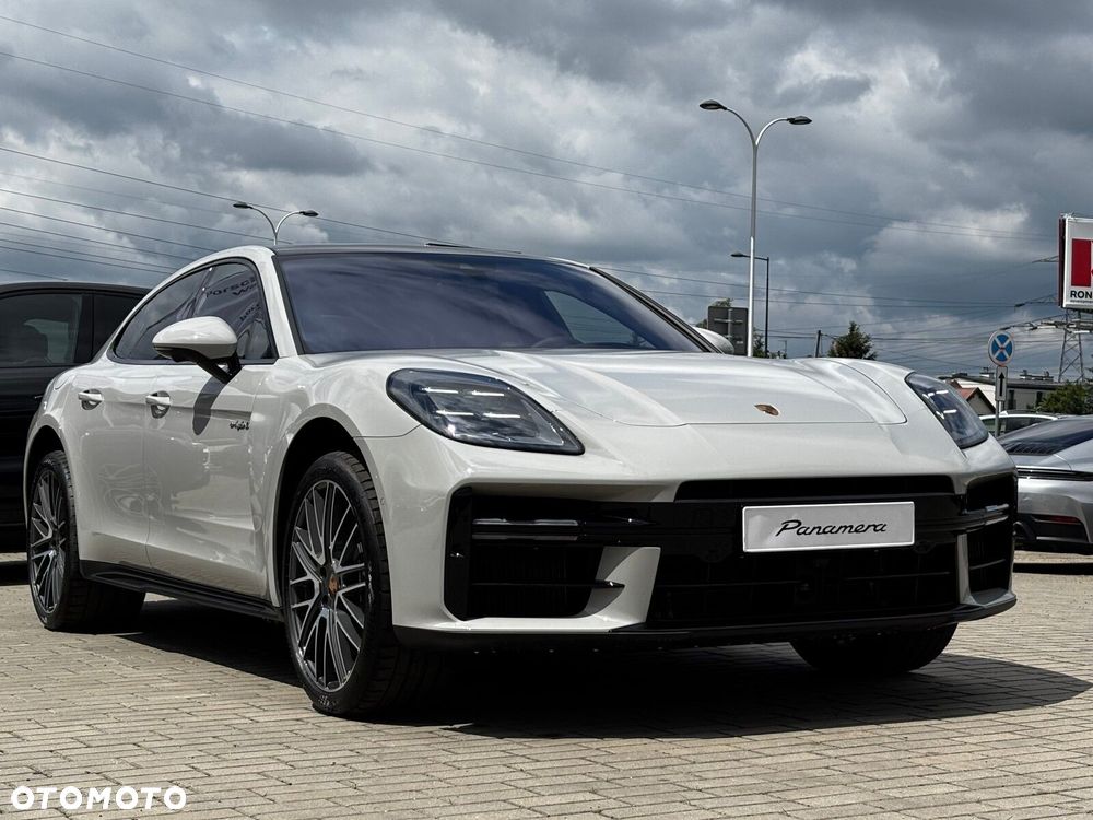 Porsche Panamera - 4