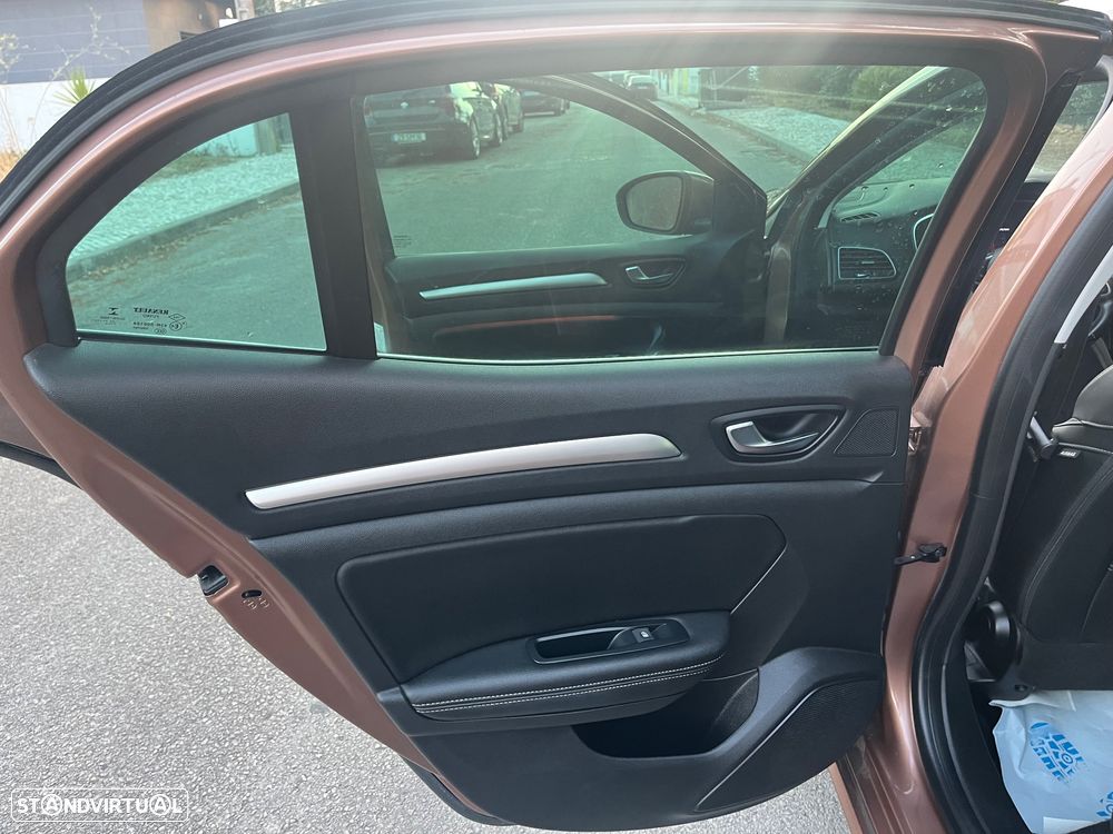 Renault Mégane 1.5 Blue dCi Intens EDC - 11