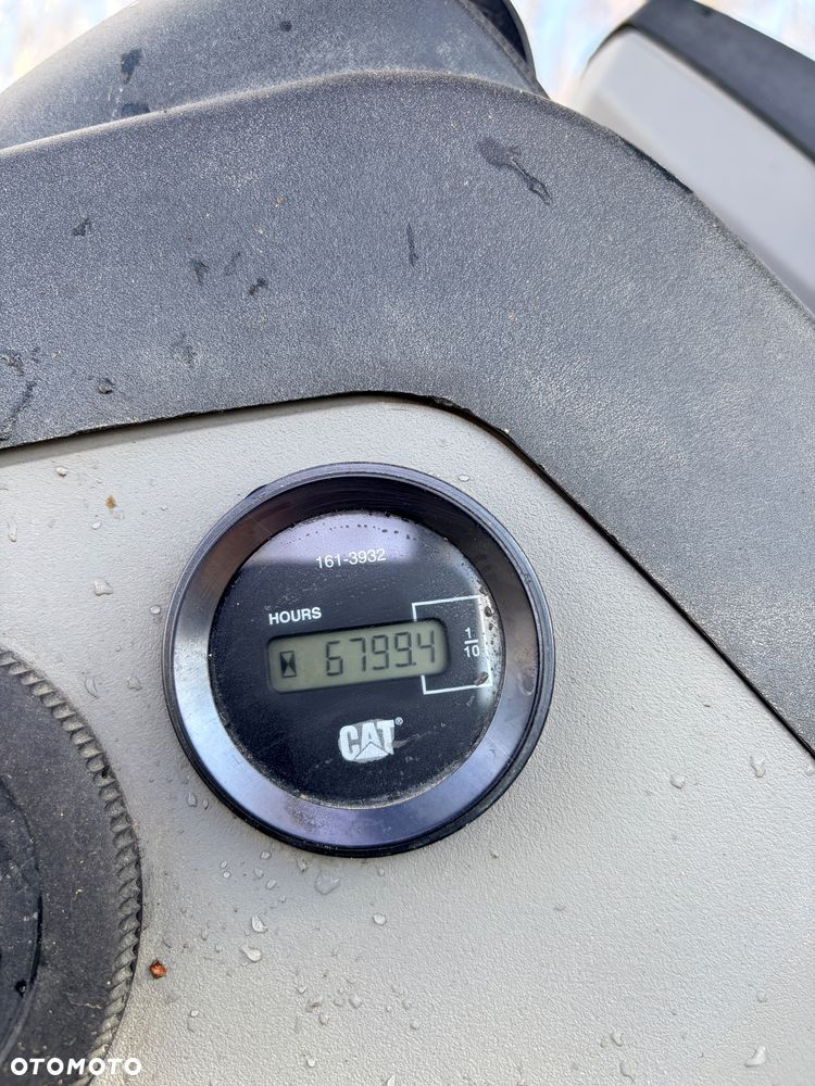 Caterpillar 422E - 12