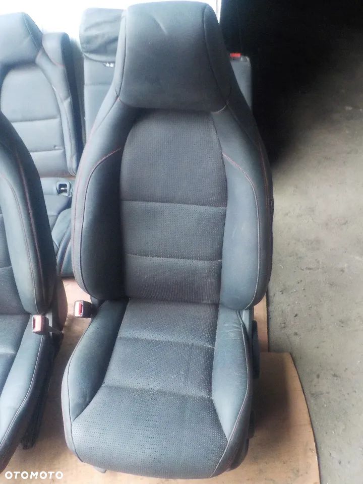 MRCEDES W176 FOTELE KANAPA BOCZKI UK - 3