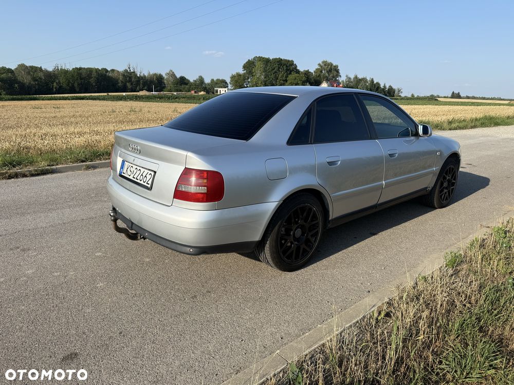Audi A4 Limousine - 4
