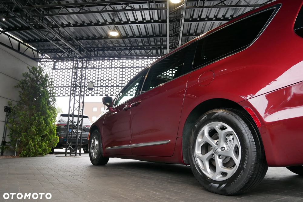 Chrysler Pacifica - 37