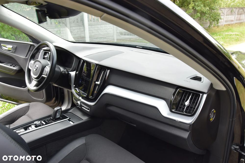 Volvo XC 60 B4 D AWD Geartronic Momentum Pro - 25