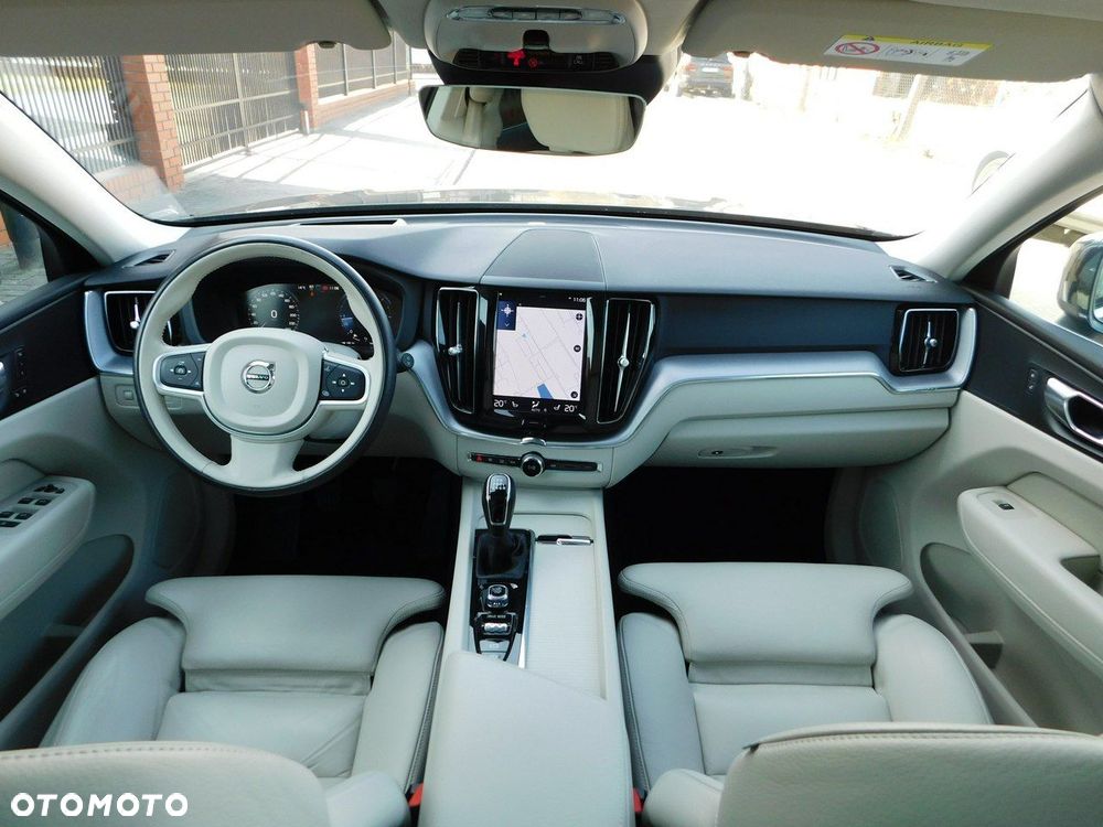 Volvo XC 60 D3 Momentum Pro - 2