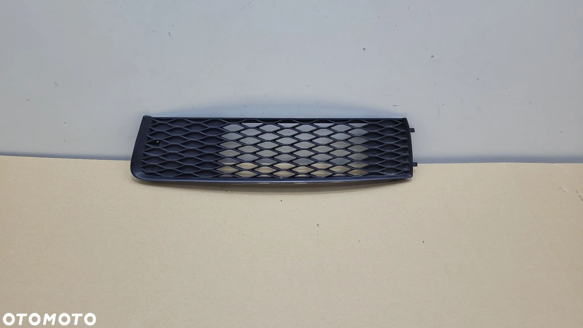 KRATKA zderzaka LEWA atrapa Audi Q7 I 4L0 S-Line lift 2009-2015 - 1