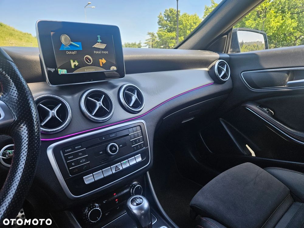 Mercedes-Benz CLA 180 AMG Line - 15