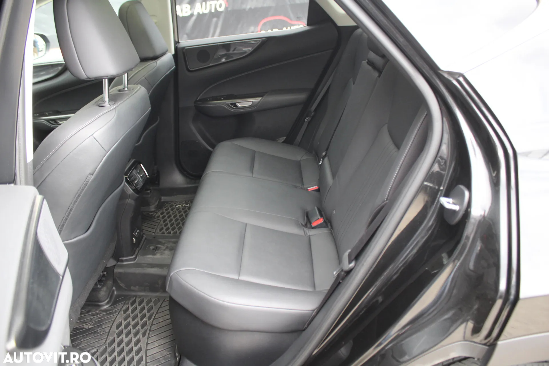 Lexus Seria NX - 21