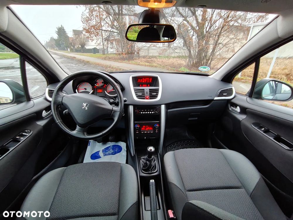 Peugeot 207 - 8
