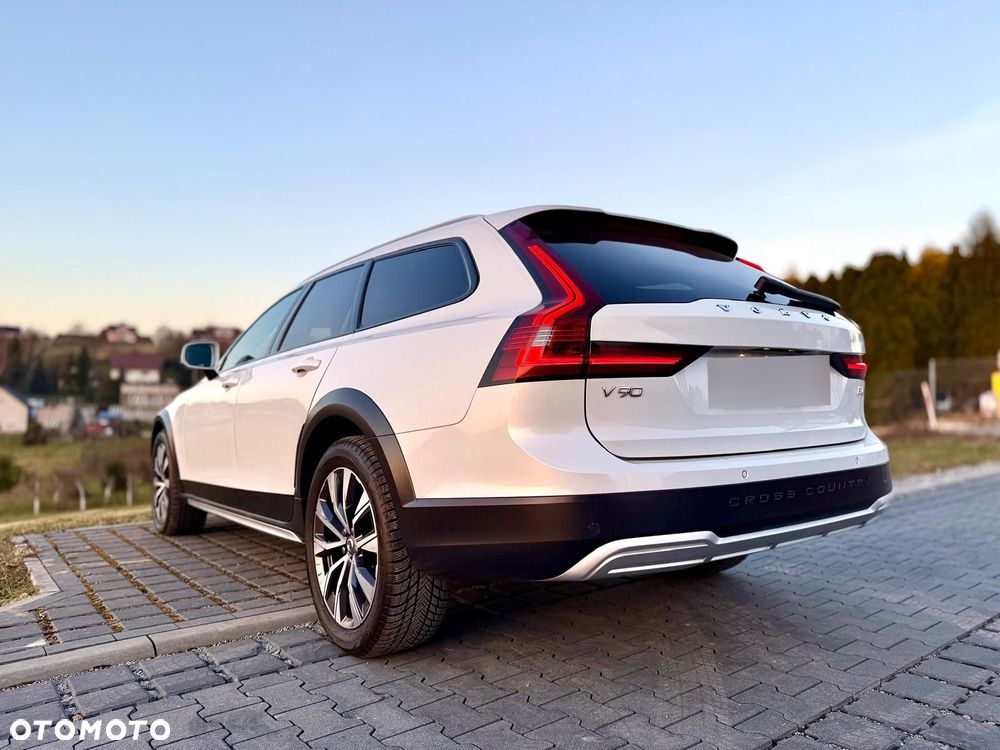 Volvo V90 Cross Country - 18
