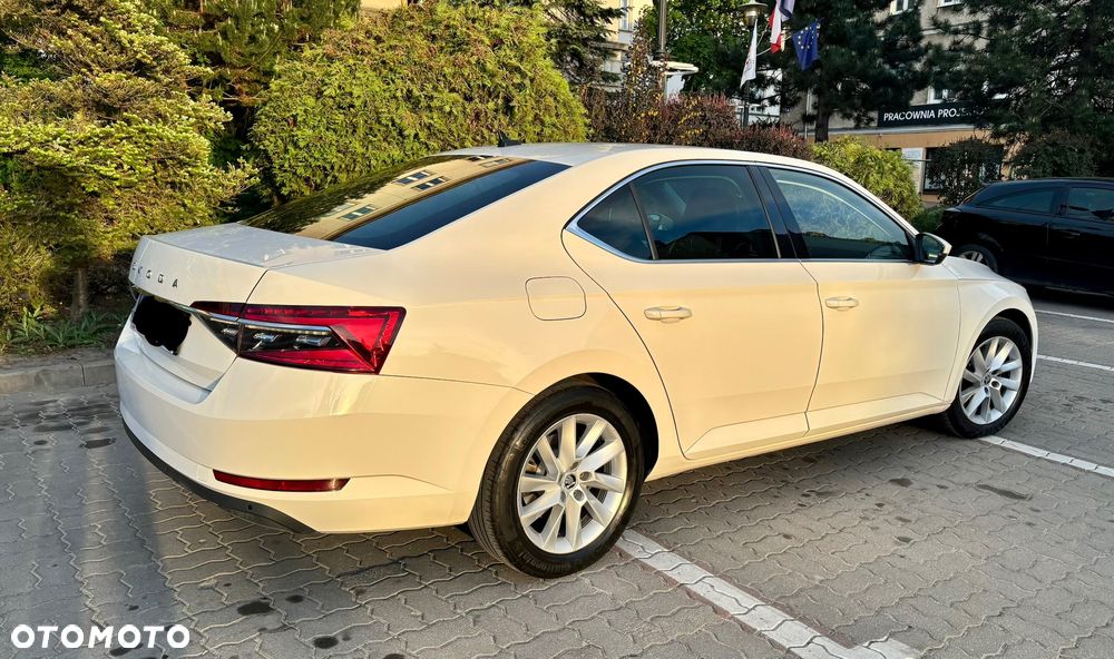 Skoda Superb 2.0 TDI Sportline DSG - 4