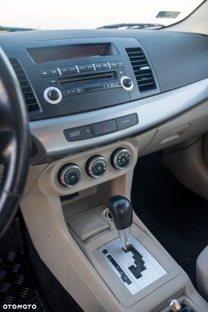 Mitsubishi Lancer 1.8 Invite CVT - 4