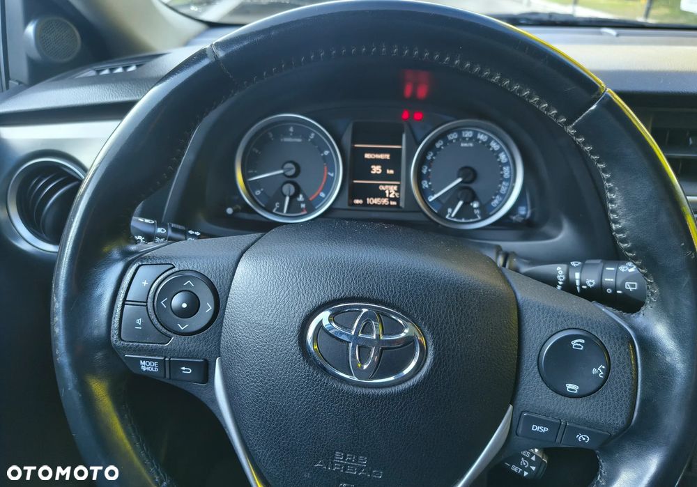 Toyota Auris 1.6 Valvematic Executive - 14