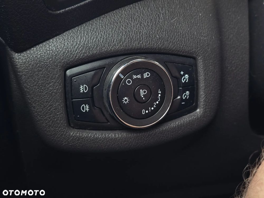 Ford Tourneo Connect 1.0 EcoBoost Titanium - 30