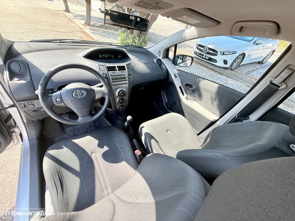 Toyota Yaris 1.0 VVT-i Sol AC+VSC - 9
