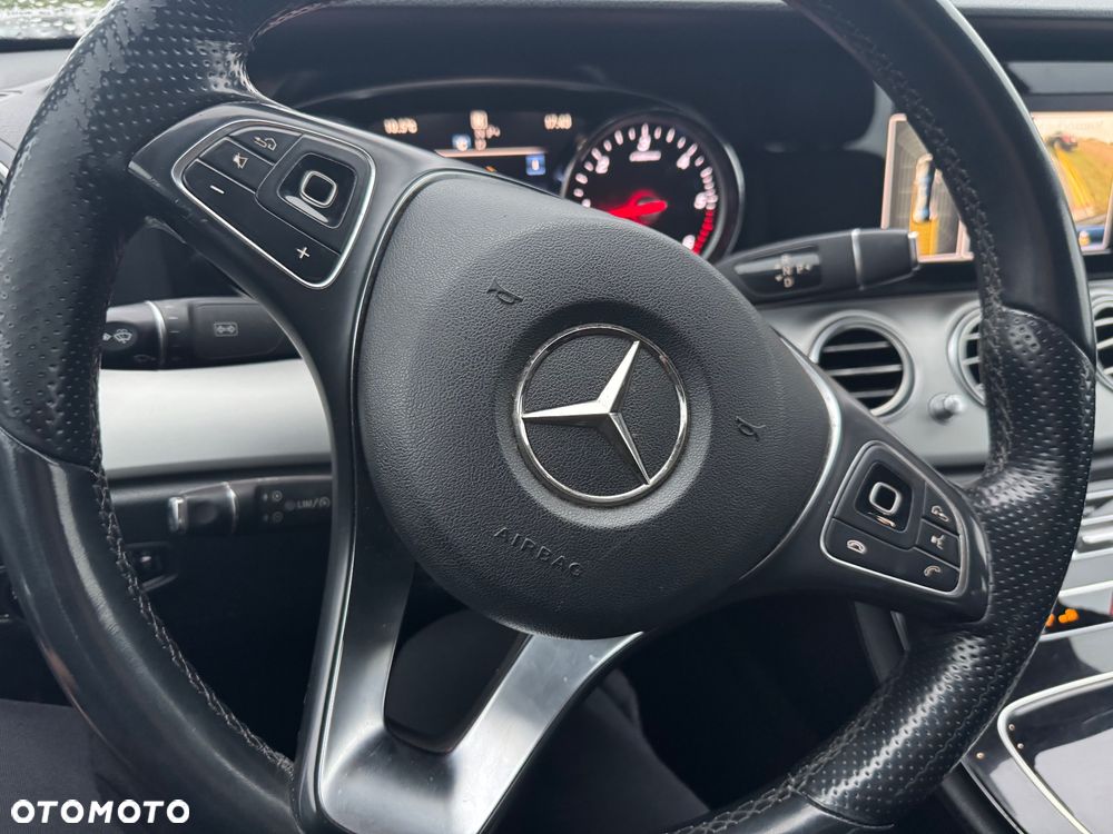 Mercedes-Benz Klasa E 200 d 9G-TRONIC Exclusive - 16