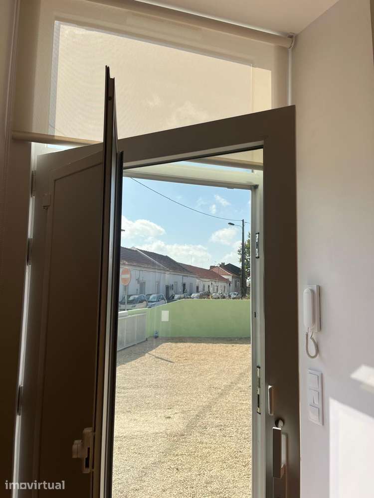 T1 inserido em pequeno condomínio privado com terraço - Grande imagem: 5/18
