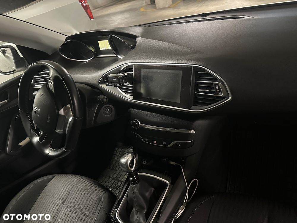 Peugeot 308 1.2 PureTech Active S&S - 17