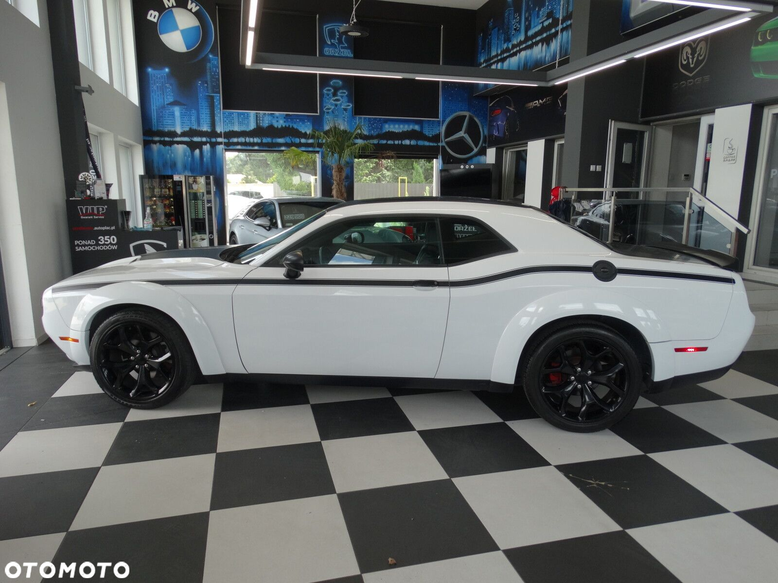 Dodge Challenger - 8