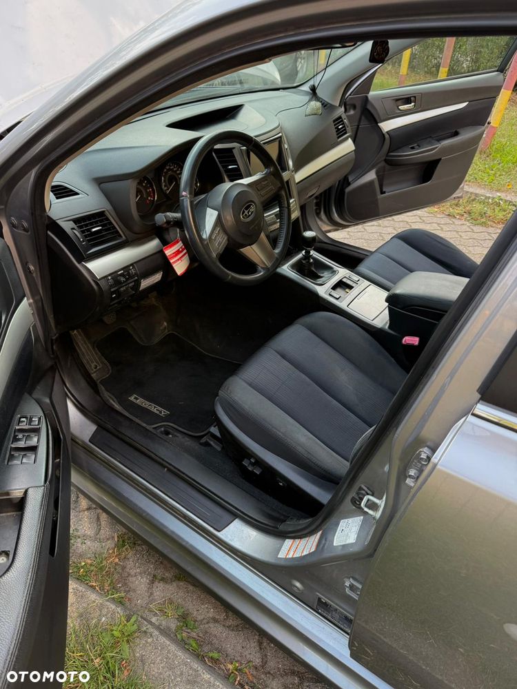 Subaru Legacy - 8
