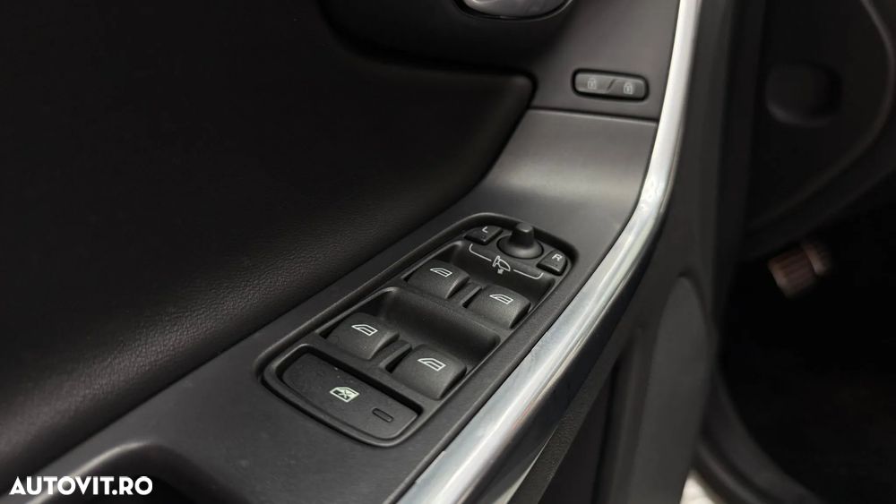 Volvo XC 60 D5 AWD Aut. RDesign - 26