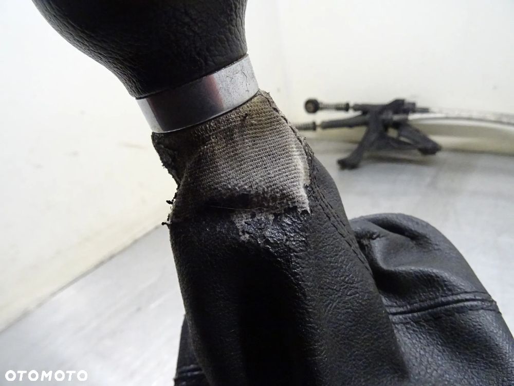 VW GOLF V 03-09 HB 3D 1.9TDI LEWAREK WYBIERAK BIEGÓW 1K0711061B - 4