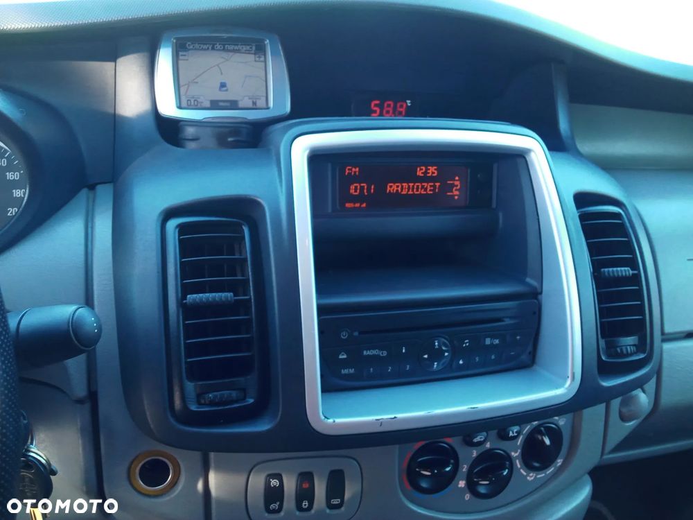 Opel Vivaro L2H1 2.9t - 12