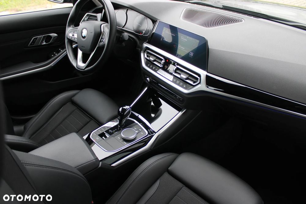 BMW Seria 3 318i Sport Line - 22