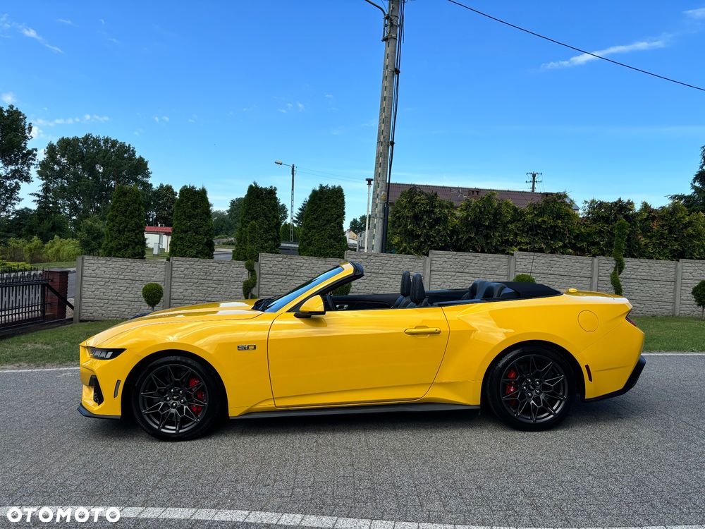 Ford Mustang - 25