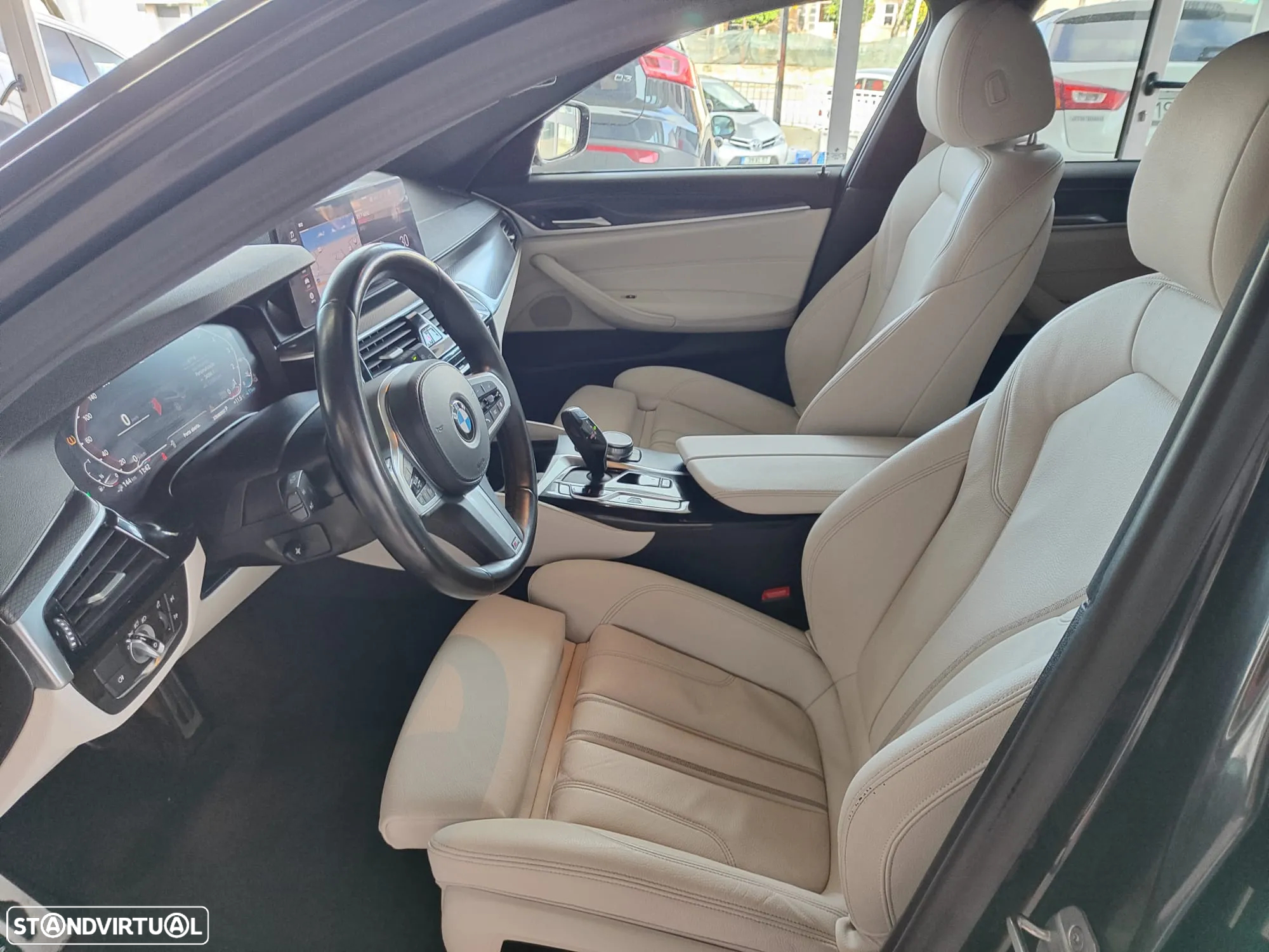 BMW 530 e Pack Desportivo M - 12