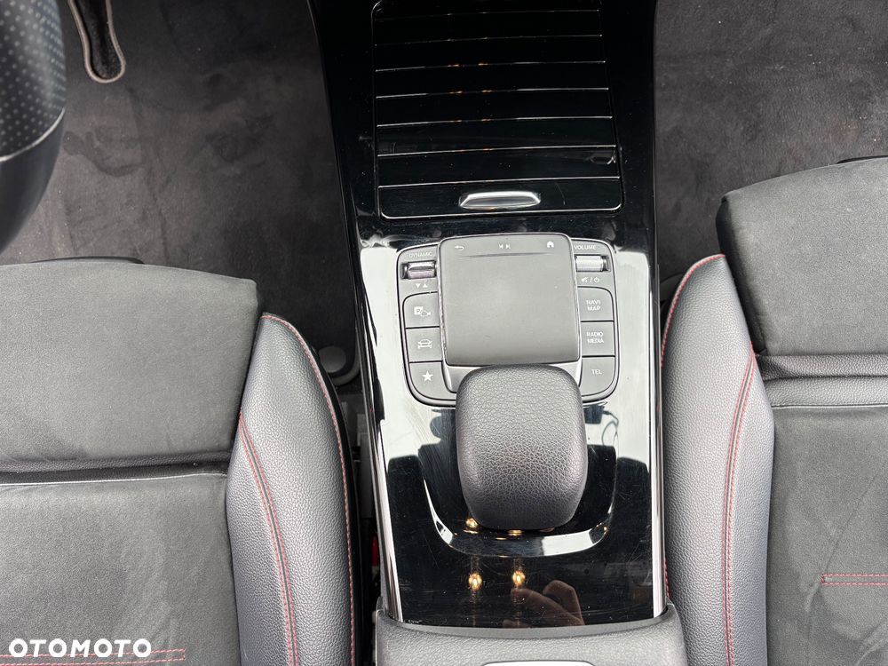 Mercedes-Benz CLA 200 d AMG Line 8G-DCT - 24