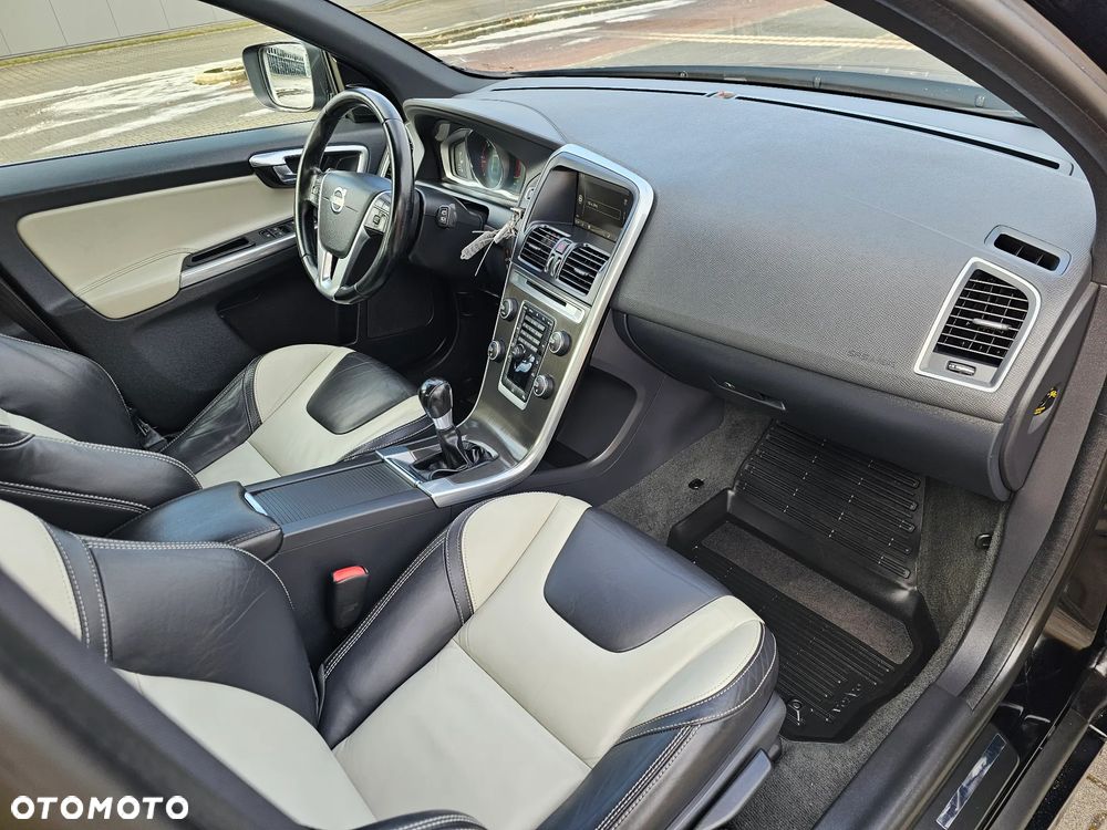 Volvo XC 60 D4 Momentum - 23