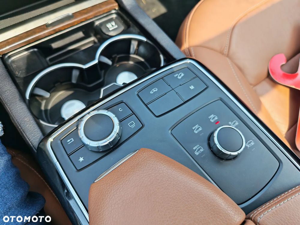 Mercedes-Benz GLS - 24
