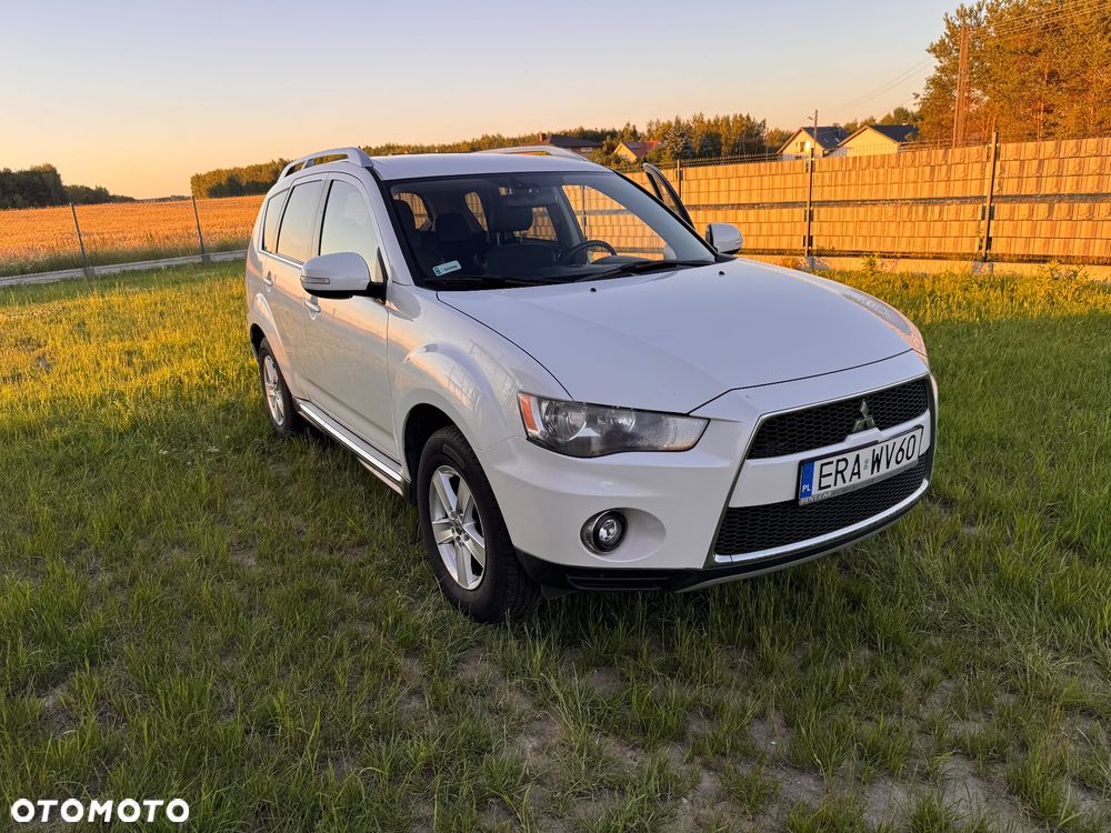 Mitsubishi Outlander - 1