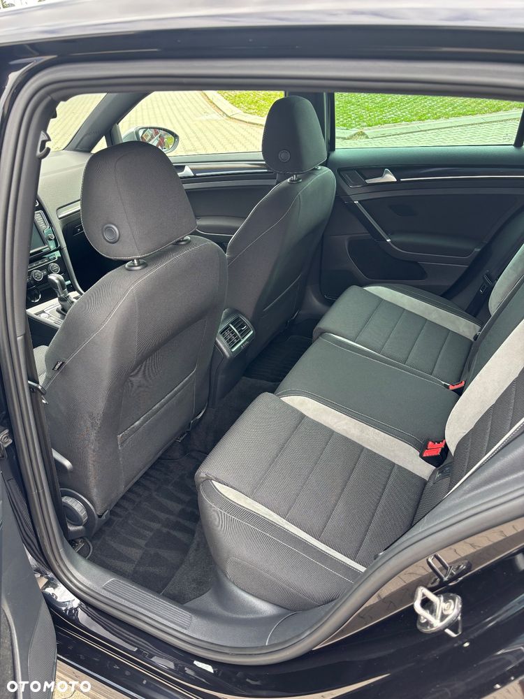 Volkswagen Golf - 23