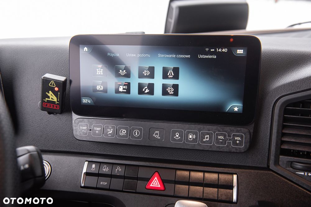 Mercedes-Benz ACTROS - 16