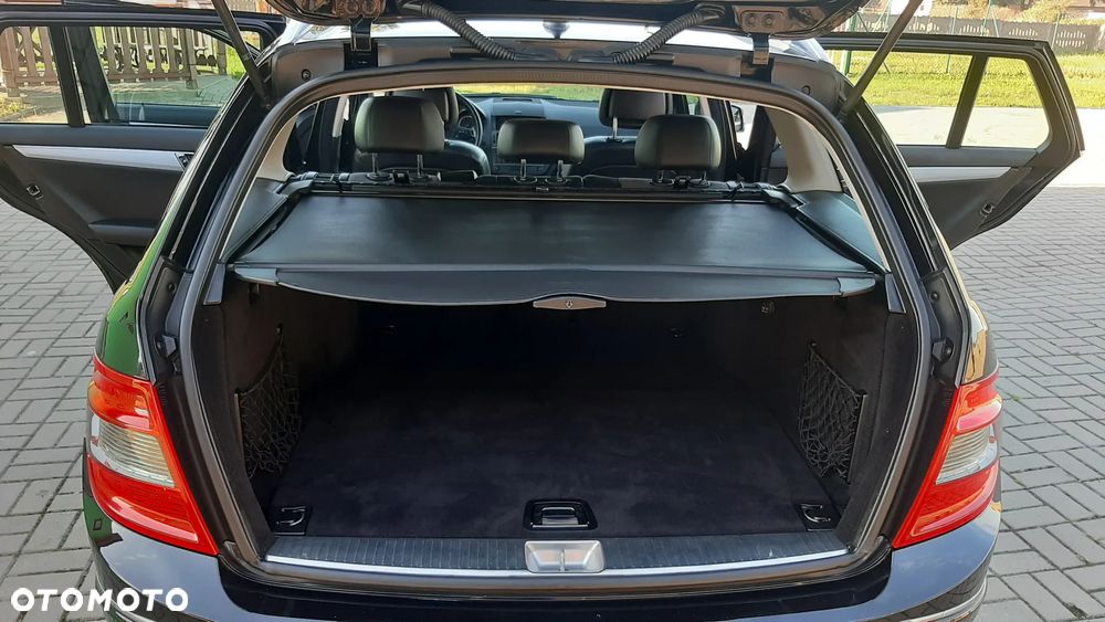 Mercedes-Benz Klasa C 180 T BlueEFFICIENCY 7G-TRONIC Avantgarde - 37