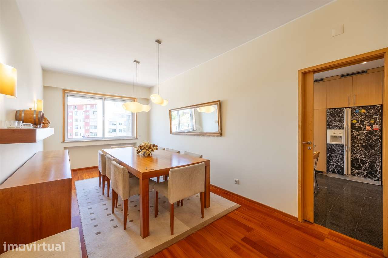 Apartamento T4+1 Mobilado com Varanda na Avenida da Boavista - Grande imagem: 5/37