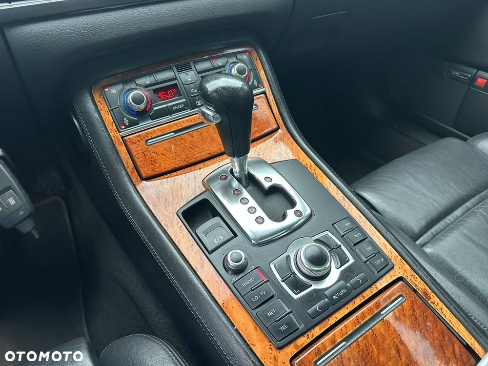 Audi A8 4.2 Quattro - 22