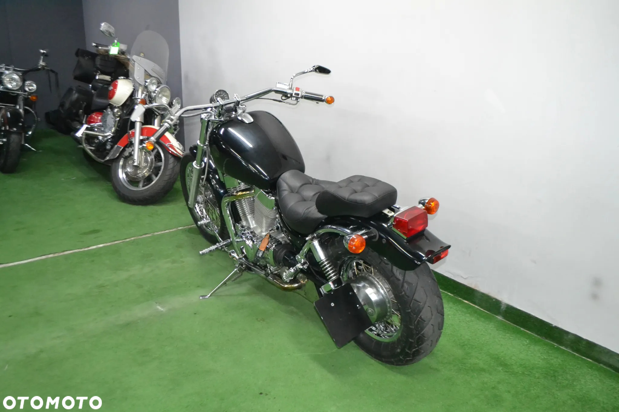 Suzuki Intruder - 8