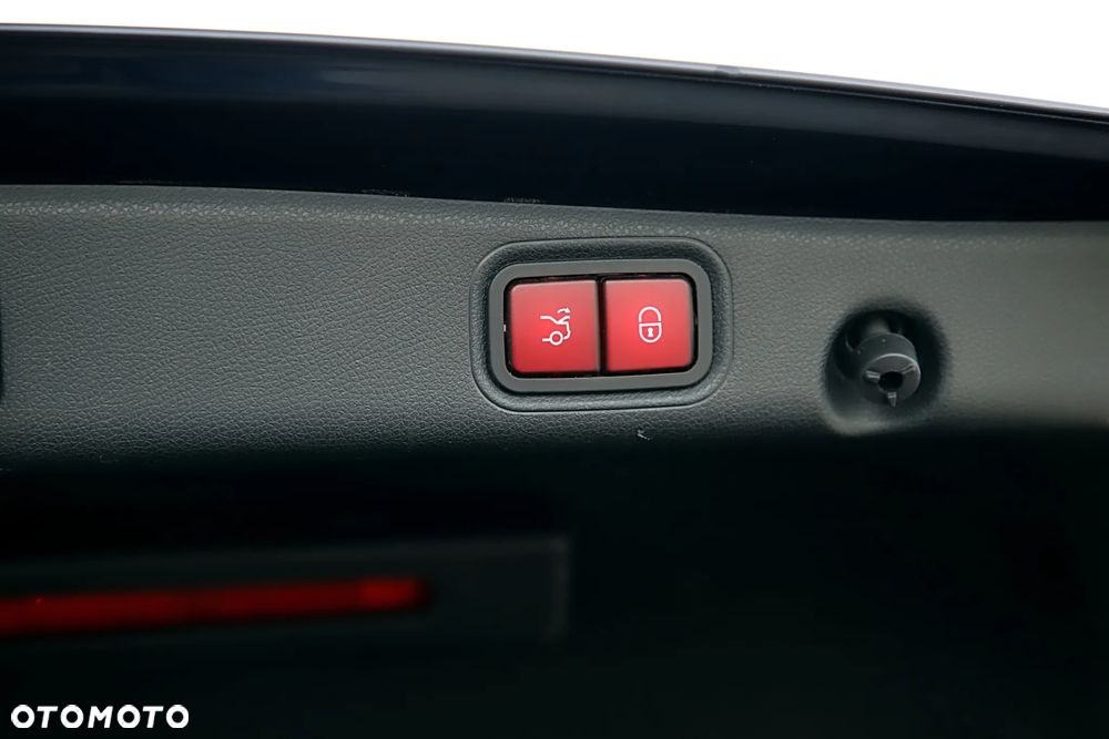 Mercedes-Benz Klasa E 220 d 4-Matic 9G-TRONIC - 35