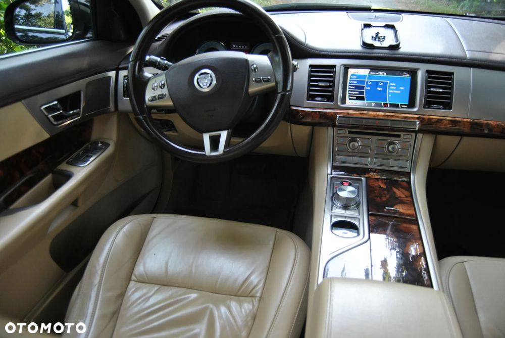 Jaguar XF 3.0 V6 Diesel Edition - 9