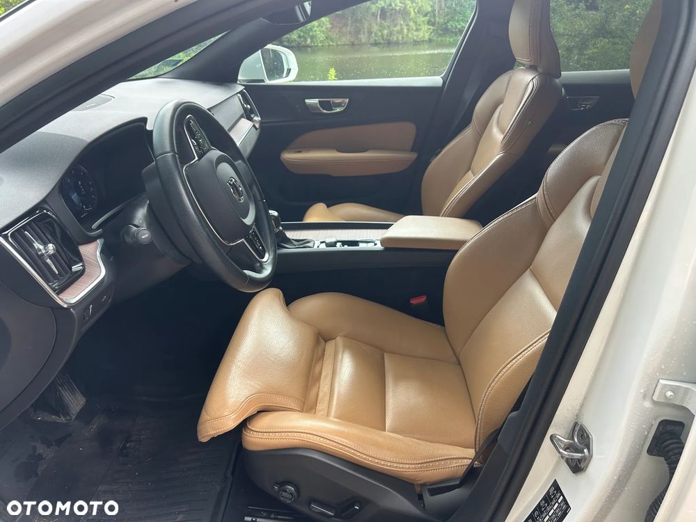 Volvo V60 D4 AWD Momentum Pro - 14
