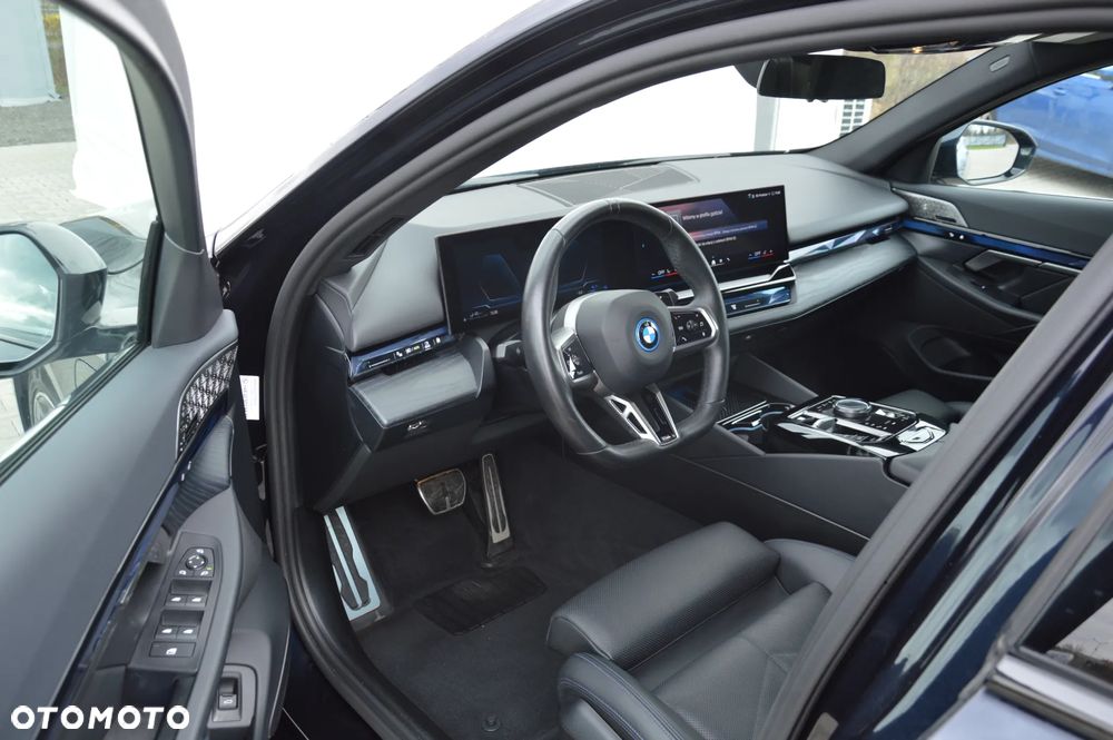 BMW Seria 5 550e xDrive - 14