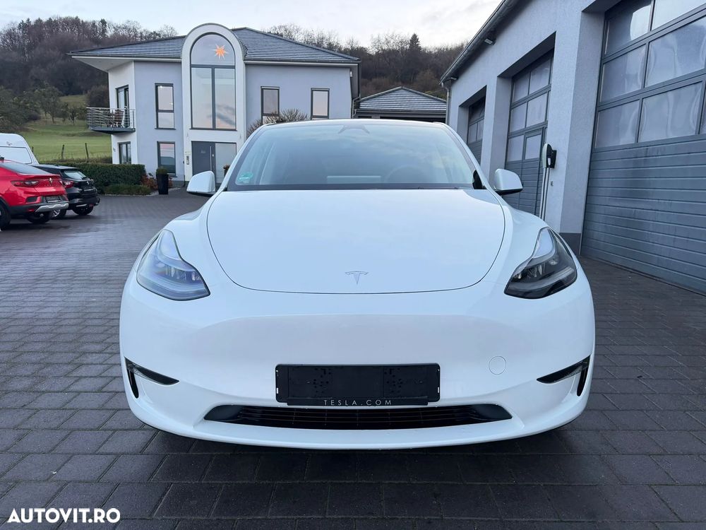 Tesla Model Y - 4
