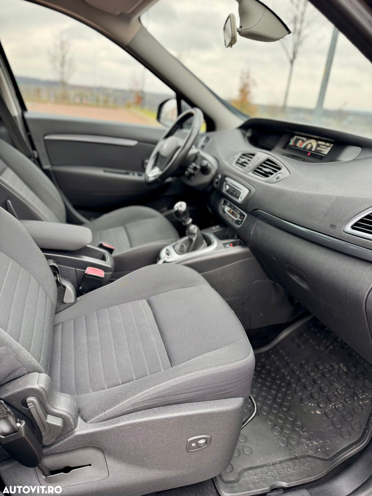 Renault Scenic dCi 110 LIMITED - 10