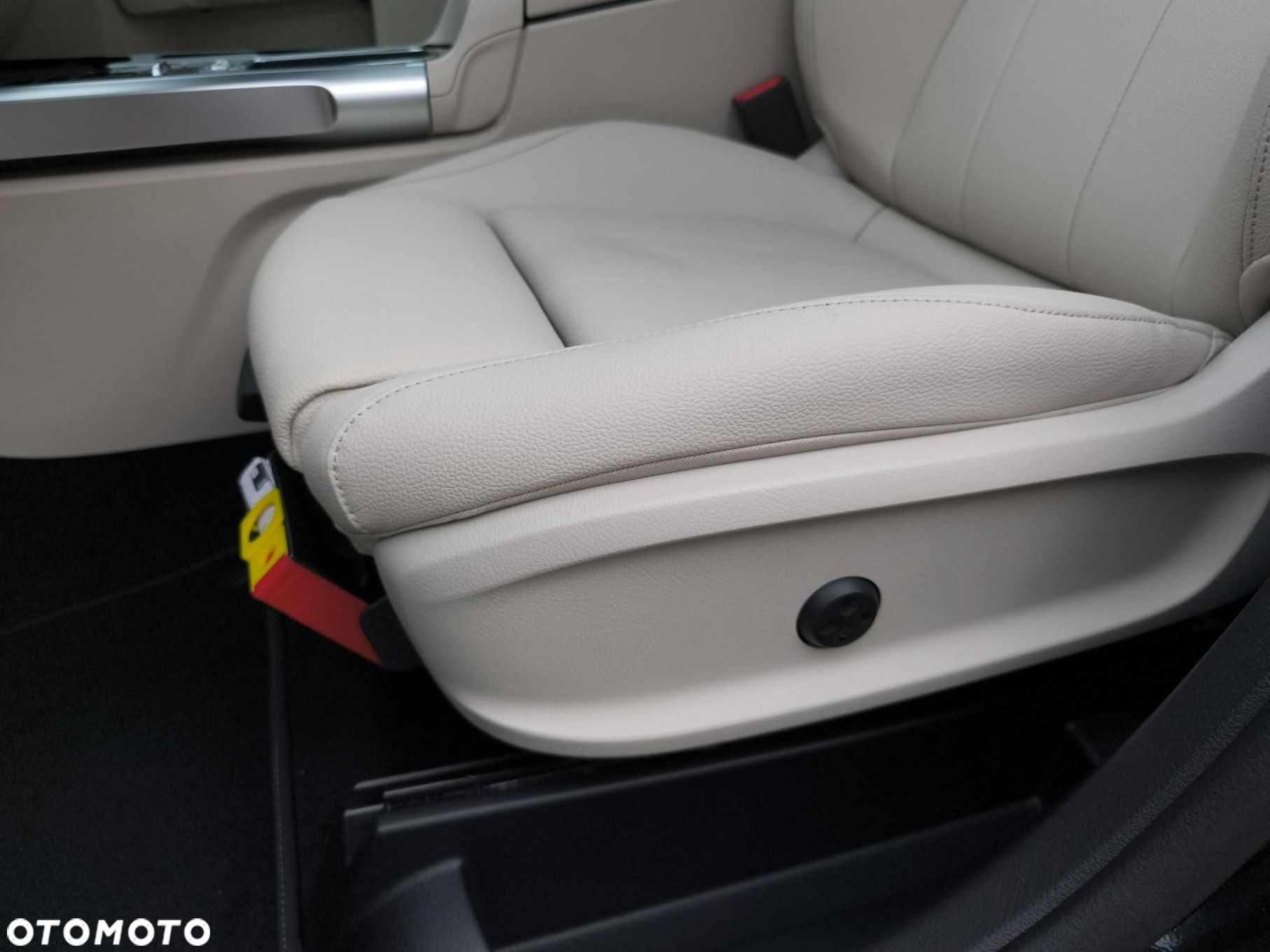 Mercedes-Benz GLB - 11